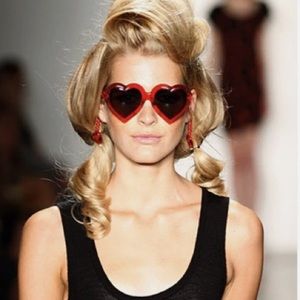 NEW JEREMY SCOTT RUNWAY HEART LOVE LOGO SUNGLASSES MEN LINDA FARROW RED CHAIN CA